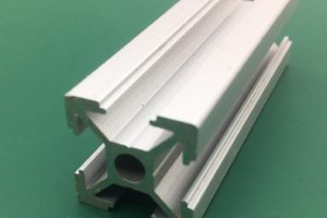 Nhôm định hình 20×20 là gì? Thông số kỹ thuật và ứng dụng trong bàn làm việc, kệ hồ cá, đồ án sinh viên